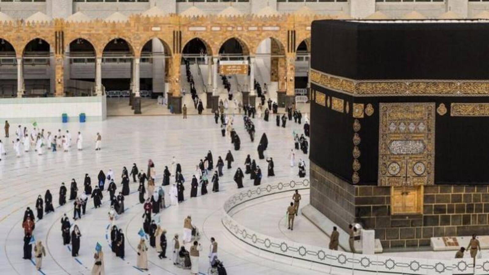 Saudi government gives gift to Haj pilgrims